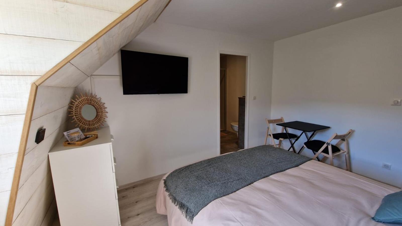 La Gentiane Bed and Breakfast Le Falgoux Εξωτερικό φωτογραφία