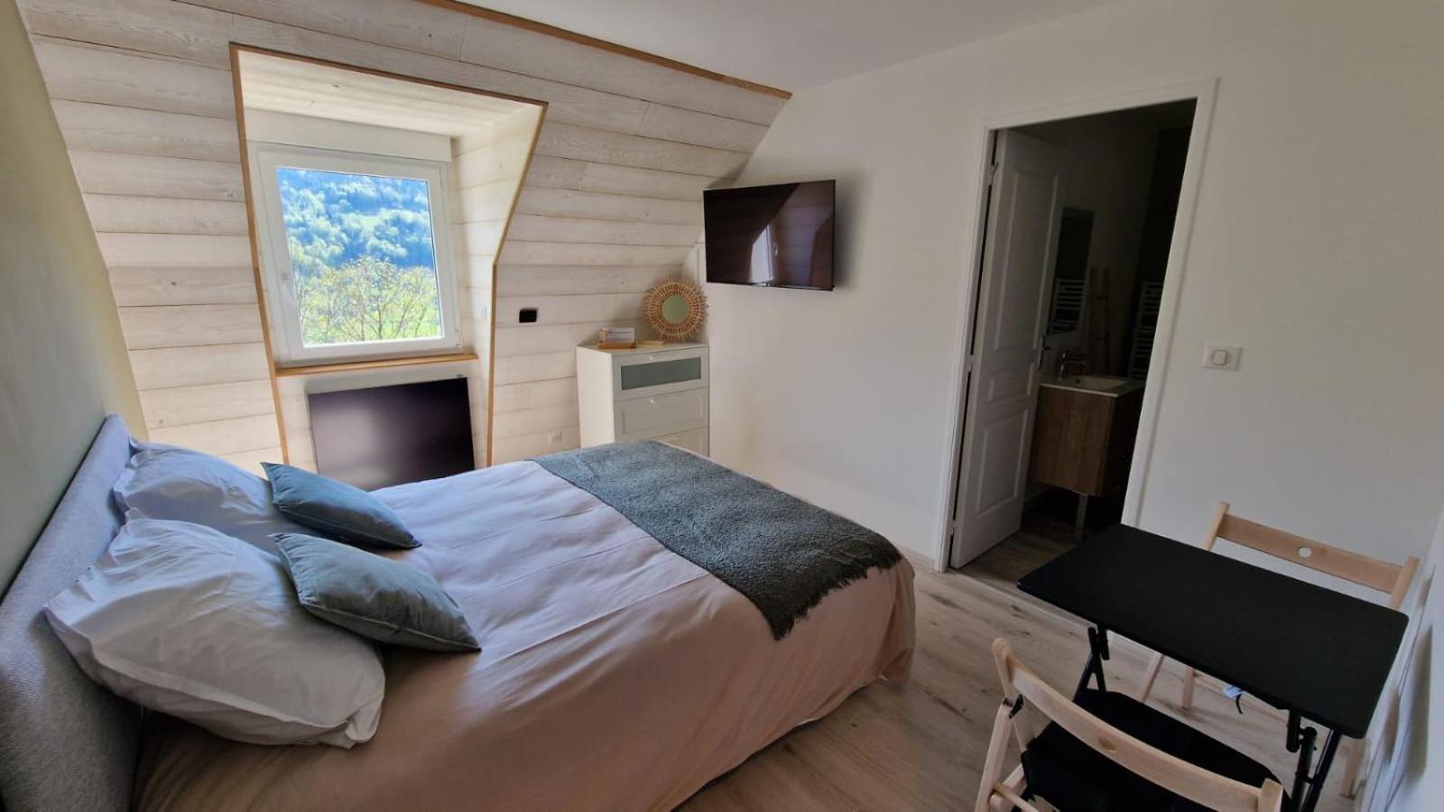 La Gentiane Bed and Breakfast Le Falgoux Εξωτερικό φωτογραφία