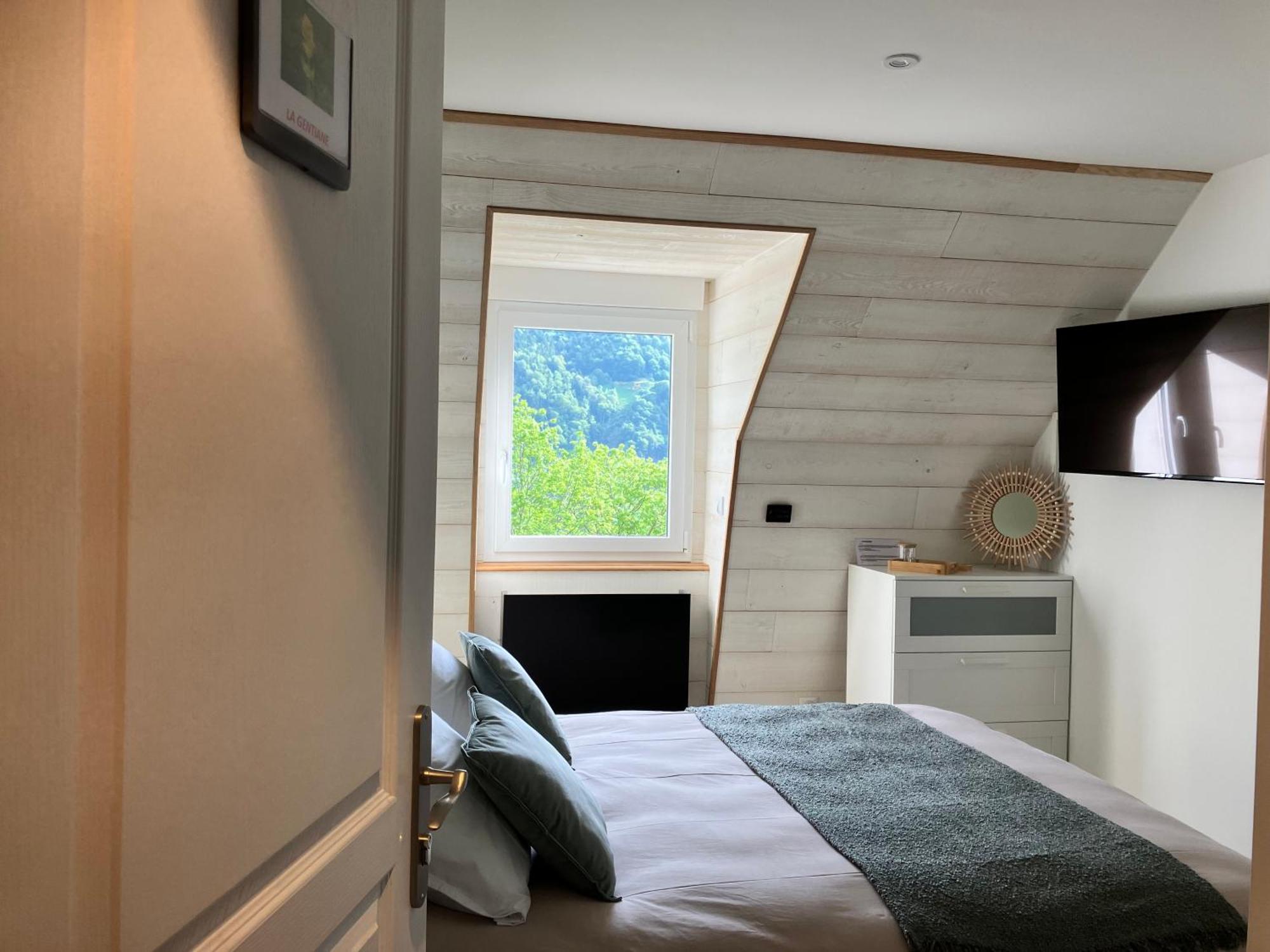 La Gentiane Bed and Breakfast Le Falgoux Εξωτερικό φωτογραφία